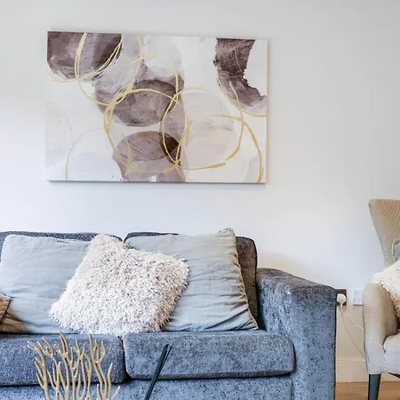 The Concord Modern 1 Bedroom Apartments Brentford Exterior photo
