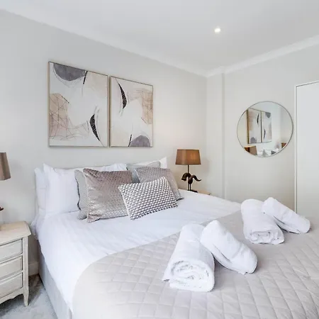 The Concord Modern 1 Bedroom Apartments Brentford Exterior photo