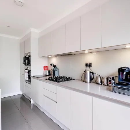 The Concord Modern 1 Bedroom Apartments Brentford Exterior photo