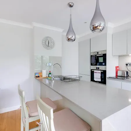 The Concord Modern 1 Bedroom Apartments Brentford Exterior photo