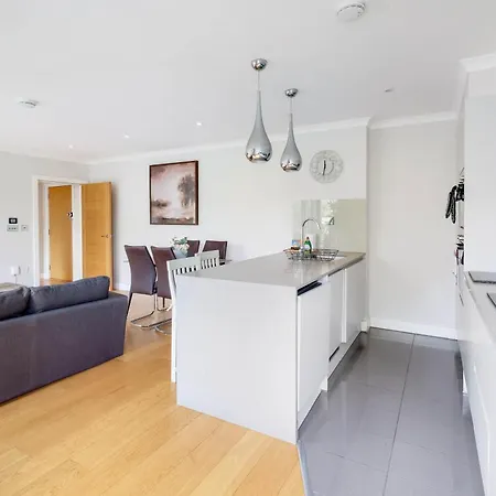 The Concord Modern 1 Bedroom Apartments Brentford Exterior photo