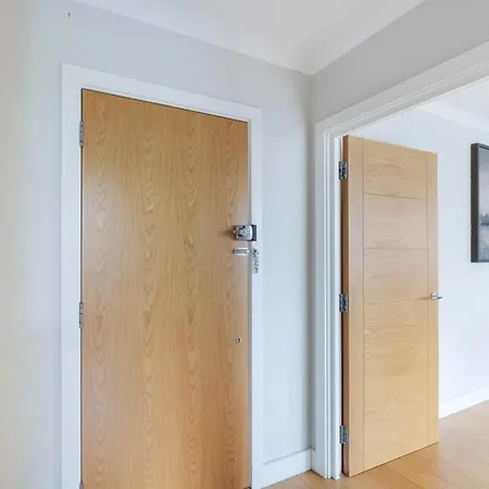 The Concord Modern 1 Bedroom Apartments Brentford Exterior photo