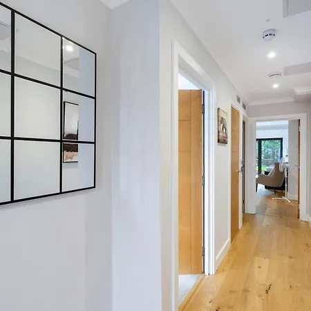 The Concord Modern 1 Bedroom Apartments Brentford Exterior photo