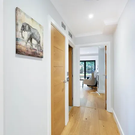 The Concord Modern 1 Bedroom Apartments Brentford Exterior photo