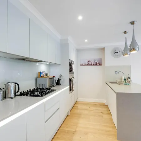 The Concord Modern 1 Bedroom Apartments Brentford Exterior photo