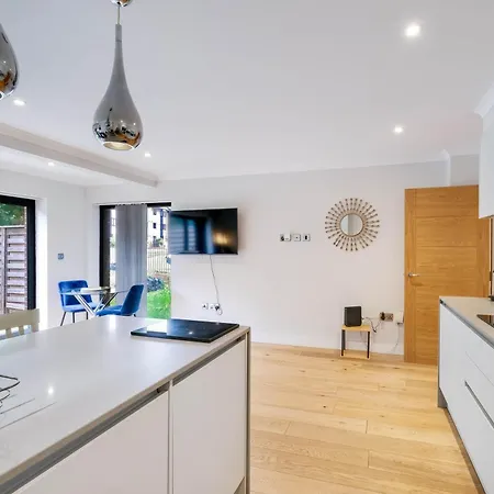 The Concord Modern 1 Bedroom Apartments Brentford Exterior photo