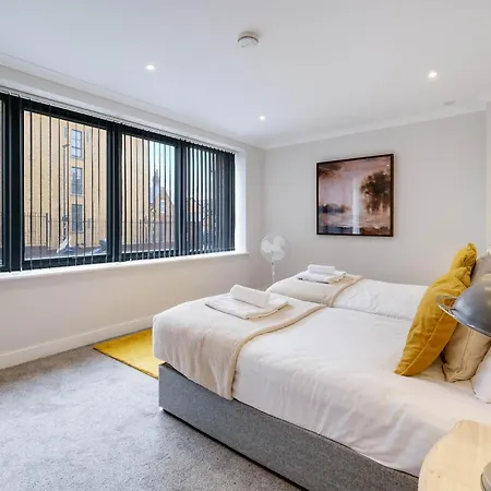 The Concord Modern 1 Bedroom Apartments Brentford Exterior photo